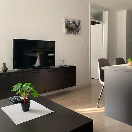 - Blizu Panonskih Jezera I Centra Grada Apartament *